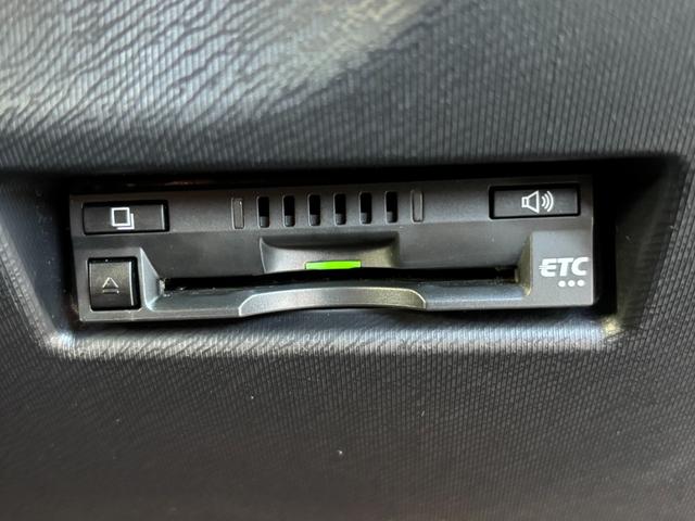 アクア Ｓスタイルブラック　禁煙車　後期型　セーフティセンス　純正ＳＤナビ　フルセグ　バックモニター　前後ドラレコ　ＬＥＤヘッドライト　フォグランプ　レーンディパーチャーアラート　プリクラッシュセーフティ　ＥＴＣ　アームレスト（9枚目）