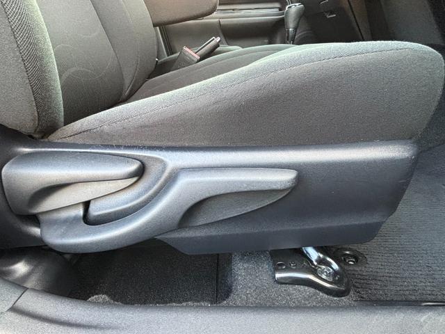 アクア Ｓスタイルブラック　禁煙車　後期型　セーフティセンス　純正ＳＤナビ　フルセグ　バックモニター　前後ドラレコ　ＬＥＤヘッドライト　フォグランプ　レーンディパーチャーアラート　プリクラッシュセーフティ　ＥＴＣ　アームレスト（13枚目）