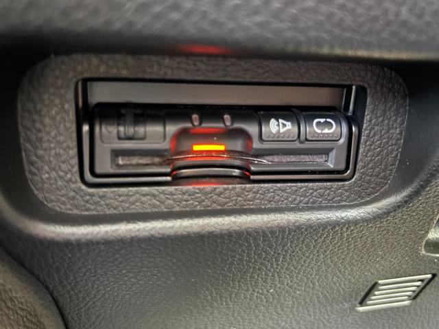エクストレイル ２０Ｘ　後期型　禁煙車　純正ＳＤナビ　フルセグＴＶ　バックカメラ　Ｂｌｕｅｔｏｏｔｈオーディオ　ＨＩＤヘッドライト　ＬＥＤフォグ　全席シートヒーター　純正１７ＡＷ　前後ドライブレコーダー　ビルトインＥＴＣ（9枚目）