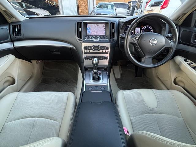 スカイライン 250GT 禁煙車 ハーフレザーシート 純正HDDナビ フルセグTV Bluetoothオーディオ 前席パワーシート バックカメラ サイドカメラ HIDヘッドライト LEDフォグ 純正17AW ビルトインETC(2枚目)