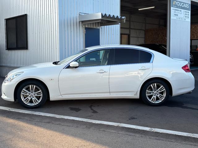 スカイライン 250GT 禁煙車 ハーフレザーシート 純正HDDナビ フルセグTV Bluetoothオーディオ 前席パワーシート バックカメラ サイドカメラ HIDヘッドライト LEDフォグ 純正17AW ビルトインETC(26枚目)