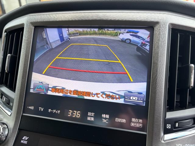 クラウンハイブリッド ロイヤルサルーン　禁煙車　本革シート　前席ヒーター＆エアシート　ウッドコンビハンドル　レーダークルーズ　レーンアシスト　プリクラッシュ　純正ＳＤナビ　バックモニター　前後ドライブレコーダー　ＥＴＣ２．０　純正１７ＡＷ（5枚目）