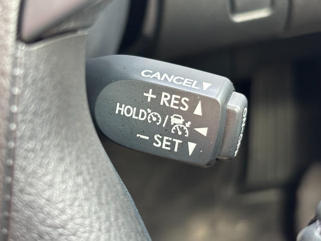 クラウンハイブリッド ロイヤルサルーン　禁煙車　本革シート　前席ヒーター＆エアシート　ウッドコンビハンドル　レーダークルーズ　レーンアシスト　プリクラッシュ　純正ＳＤナビ　バックモニター　前後ドライブレコーダー　ＥＴＣ２．０　純正１７ＡＷ（6枚目）