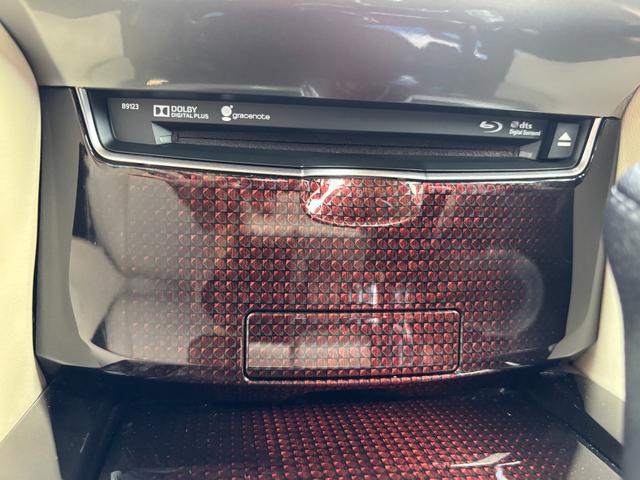 クラウンハイブリッド ロイヤルサルーン　禁煙車　本革シート　前席ヒーター＆エアシート　ウッドコンビハンドル　レーダークルーズ　レーンアシスト　プリクラッシュ　純正ＳＤナビ　バックモニター　前後ドライブレコーダー　ＥＴＣ２．０　純正１７ＡＷ（10枚目）