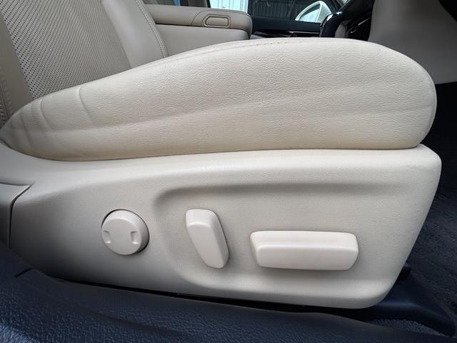 クラウンハイブリッド ロイヤルサルーン　禁煙車　本革シート　前席ヒーター＆エアシート　ウッドコンビハンドル　レーダークルーズ　レーンアシスト　プリクラッシュ　純正ＳＤナビ　バックモニター　前後ドライブレコーダー　ＥＴＣ２．０　純正１７ＡＷ（13枚目）