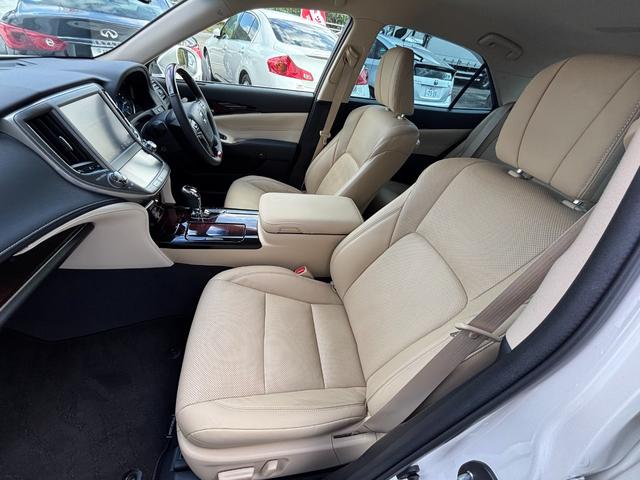 クラウンハイブリッド ロイヤルサルーン　禁煙車　本革シート　前席ヒーター＆エアシート　ウッドコンビハンドル　レーダークルーズ　レーンアシスト　プリクラッシュ　純正ＳＤナビ　バックモニター　前後ドライブレコーダー　ＥＴＣ２．０　純正１７ＡＷ（15枚目）