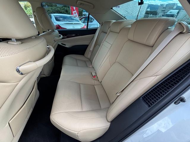 クラウンハイブリッド ロイヤルサルーン　禁煙車　本革シート　前席ヒーター＆エアシート　ウッドコンビハンドル　レーダークルーズ　レーンアシスト　プリクラッシュ　純正ＳＤナビ　バックモニター　前後ドライブレコーダー　ＥＴＣ２．０　純正１７ＡＷ（17枚目）