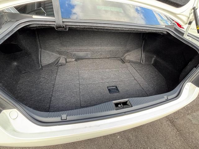 クラウンハイブリッド ロイヤルサルーン　禁煙車　本革シート　前席ヒーター＆エアシート　ウッドコンビハンドル　レーダークルーズ　レーンアシスト　プリクラッシュ　純正ＳＤナビ　バックモニター　前後ドライブレコーダー　ＥＴＣ２．０　純正１７ＡＷ（18枚目）