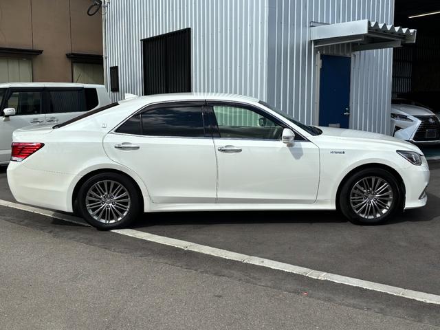 クラウンハイブリッド ロイヤルサルーン　禁煙車　本革シート　前席ヒーター＆エアシート　ウッドコンビハンドル　レーダークルーズ　レーンアシスト　プリクラッシュ　純正ＳＤナビ　バックモニター　前後ドライブレコーダー　ＥＴＣ２．０　純正１７ＡＷ（22枚目）