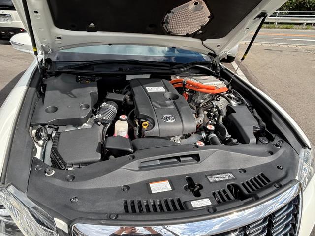 クラウンハイブリッド ロイヤルサルーン　禁煙車　本革シート　前席ヒーター＆エアシート　ウッドコンビハンドル　レーダークルーズ　レーンアシスト　プリクラッシュ　純正ＳＤナビ　バックモニター　前後ドライブレコーダー　ＥＴＣ２．０　純正１７ＡＷ（30枚目）