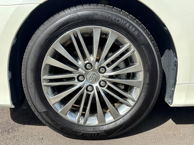 クラウンハイブリッド ロイヤルサルーン　禁煙車　本革シート　前席ヒーター＆エアシート　ウッドコンビハンドル　レーダークルーズ　レーンアシスト　プリクラッシュ　純正ＳＤナビ　バックモニター　前後ドライブレコーダー　ＥＴＣ２．０　純正１７ＡＷ（32枚目）