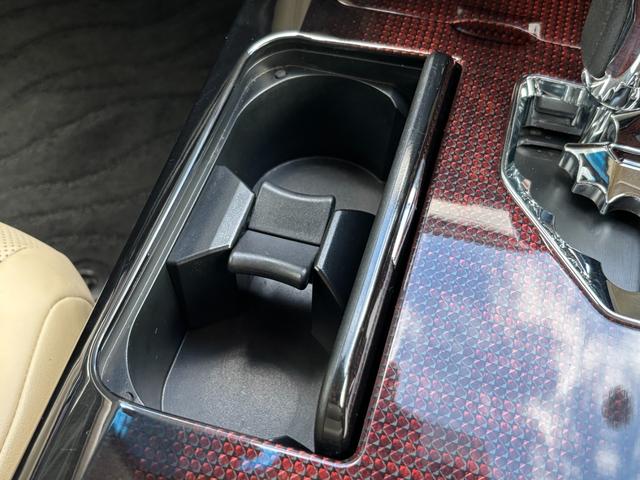 クラウンハイブリッド ロイヤルサルーン　禁煙車　本革シート　前席ヒーター＆エアシート　ウッドコンビハンドル　レーダークルーズ　レーンアシスト　プリクラッシュ　純正ＳＤナビ　バックモニター　前後ドライブレコーダー　ＥＴＣ２．０　純正１７ＡＷ（38枚目）