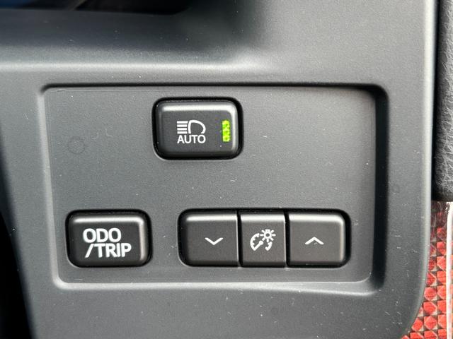 クラウンハイブリッド ロイヤルサルーン　禁煙車　本革シート　前席ヒーター＆エアシート　ウッドコンビハンドル　レーダークルーズ　レーンアシスト　プリクラッシュ　純正ＳＤナビ　バックモニター　前後ドライブレコーダー　ＥＴＣ２．０　純正１７ＡＷ（40枚目）