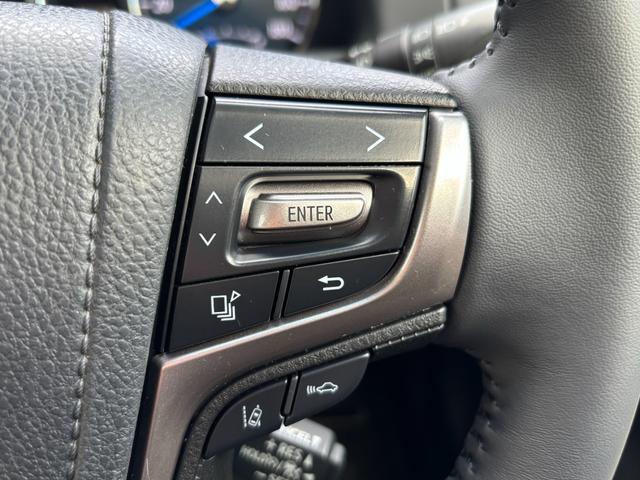 クラウンハイブリッド ロイヤルサルーン　禁煙車　本革シート　前席ヒーター＆エアシート　ウッドコンビハンドル　レーダークルーズ　レーンアシスト　プリクラッシュ　純正ＳＤナビ　バックモニター　前後ドライブレコーダー　ＥＴＣ２．０　純正１７ＡＷ（42枚目）