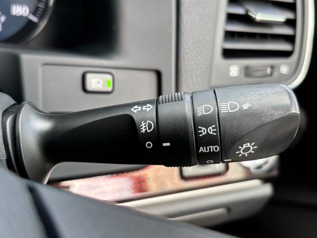 クラウンハイブリッド ロイヤルサルーン　禁煙車　本革シート　前席ヒーター＆エアシート　ウッドコンビハンドル　レーダークルーズ　レーンアシスト　プリクラッシュ　純正ＳＤナビ　バックモニター　前後ドライブレコーダー　ＥＴＣ２．０　純正１７ＡＷ（44枚目）