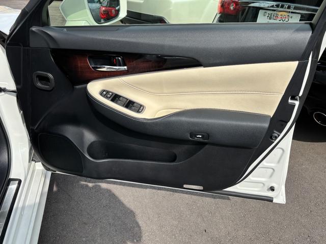 クラウンハイブリッド ロイヤルサルーン　禁煙車　本革シート　前席ヒーター＆エアシート　ウッドコンビハンドル　レーダークルーズ　レーンアシスト　プリクラッシュ　純正ＳＤナビ　バックモニター　前後ドライブレコーダー　ＥＴＣ２．０　純正１７ＡＷ（45枚目）