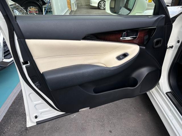 クラウンハイブリッド ロイヤルサルーン　禁煙車　本革シート　前席ヒーター＆エアシート　ウッドコンビハンドル　レーダークルーズ　レーンアシスト　プリクラッシュ　純正ＳＤナビ　バックモニター　前後ドライブレコーダー　ＥＴＣ２．０　純正１７ＡＷ（46枚目）