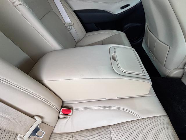 クラウンハイブリッド ロイヤルサルーン　禁煙車　本革シート　前席ヒーター＆エアシート　ウッドコンビハンドル　レーダークルーズ　レーンアシスト　プリクラッシュ　純正ＳＤナビ　バックモニター　前後ドライブレコーダー　ＥＴＣ２．０　純正１７ＡＷ（58枚目）