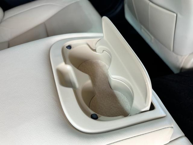 クラウンハイブリッド ロイヤルサルーン　禁煙車　本革シート　前席ヒーター＆エアシート　ウッドコンビハンドル　レーダークルーズ　レーンアシスト　プリクラッシュ　純正ＳＤナビ　バックモニター　前後ドライブレコーダー　ＥＴＣ２．０　純正１７ＡＷ（59枚目）