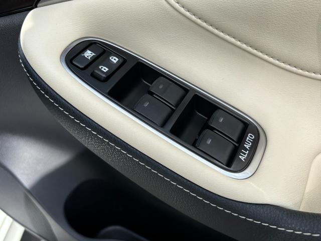 クラウンハイブリッド ロイヤルサルーン　禁煙車　本革シート　前席ヒーター＆エアシート　ウッドコンビハンドル　レーダークルーズ　レーンアシスト　プリクラッシュ　純正ＳＤナビ　バックモニター　前後ドライブレコーダー　ＥＴＣ２．０　純正１７ＡＷ（61枚目）