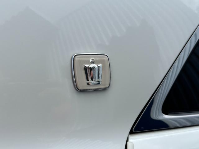 クラウンハイブリッド ロイヤルサルーン　禁煙車　本革シート　前席ヒーター＆エアシート　ウッドコンビハンドル　レーダークルーズ　レーンアシスト　プリクラッシュ　純正ＳＤナビ　バックモニター　前後ドライブレコーダー　ＥＴＣ２．０　純正１７ＡＷ（69枚目）