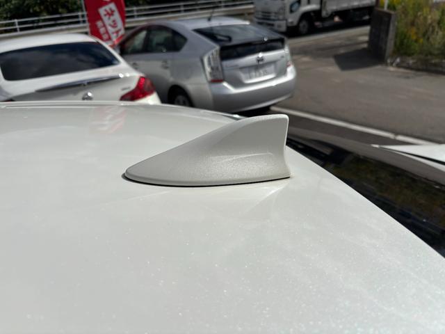 クラウンハイブリッド ロイヤルサルーン　禁煙車　本革シート　前席ヒーター＆エアシート　ウッドコンビハンドル　レーダークルーズ　レーンアシスト　プリクラッシュ　純正ＳＤナビ　バックモニター　前後ドライブレコーダー　ＥＴＣ２．０　純正１７ＡＷ（70枚目）