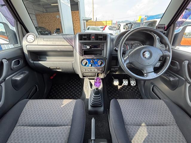 ジムニー ＸＧ　禁煙車　５速マニュアル　社外１６インチアルミ　社外マフラー　社外フロントグリル　ＣＤデッキ　キーレス　ＥＴＣ　マットガード　背面タイヤカバー　ハロゲンヘッドライト　フォグランプ　マニュアルエアコン（2枚目）