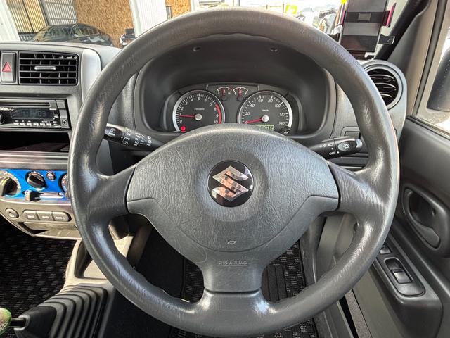 ジムニー ＸＧ　禁煙車　５速マニュアル　社外１６インチアルミ　社外マフラー　社外フロントグリル　ＣＤデッキ　キーレス　ＥＴＣ　マットガード　背面タイヤカバー　ハロゲンヘッドライト　フォグランプ　マニュアルエアコン（3枚目）