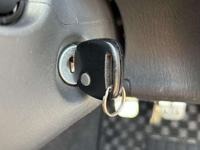 ジムニー ＸＧ　禁煙車　５速マニュアル　社外１６インチアルミ　社外マフラー　社外フロントグリル　ＣＤデッキ　キーレス　ＥＴＣ　マットガード　背面タイヤカバー　ハロゲンヘッドライト　フォグランプ　マニュアルエアコン（9枚目）