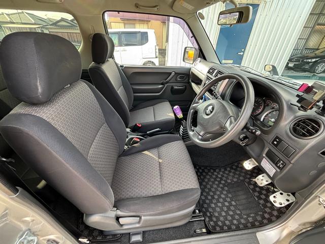 ジムニー ＸＧ　禁煙車　５速マニュアル　社外１６インチアルミ　社外マフラー　社外フロントグリル　ＣＤデッキ　キーレス　ＥＴＣ　マットガード　背面タイヤカバー　ハロゲンヘッドライト　フォグランプ　マニュアルエアコン（12枚目）