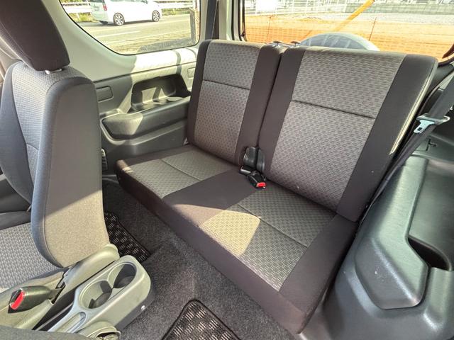 ジムニー ＸＧ　禁煙車　５速マニュアル　社外１６インチアルミ　社外マフラー　社外フロントグリル　ＣＤデッキ　キーレス　ＥＴＣ　マットガード　背面タイヤカバー　ハロゲンヘッドライト　フォグランプ　マニュアルエアコン（15枚目）