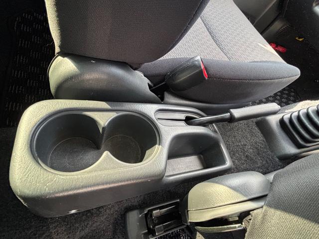 ジムニー ＸＧ　禁煙車　５速マニュアル　社外１６インチアルミ　社外マフラー　社外フロントグリル　ＣＤデッキ　キーレス　ＥＴＣ　マットガード　背面タイヤカバー　ハロゲンヘッドライト　フォグランプ　マニュアルエアコン（38枚目）