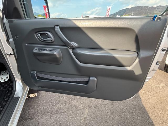 ジムニー ＸＧ　禁煙車　５速マニュアル　社外１６インチアルミ　社外マフラー　社外フロントグリル　ＣＤデッキ　キーレス　ＥＴＣ　マットガード　背面タイヤカバー　ハロゲンヘッドライト　フォグランプ　マニュアルエアコン（46枚目）