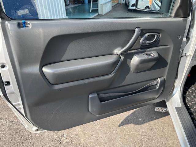 ジムニー ＸＧ　禁煙車　５速マニュアル　社外１６インチアルミ　社外マフラー　社外フロントグリル　ＣＤデッキ　キーレス　ＥＴＣ　マットガード　背面タイヤカバー　ハロゲンヘッドライト　フォグランプ　マニュアルエアコン（47枚目）