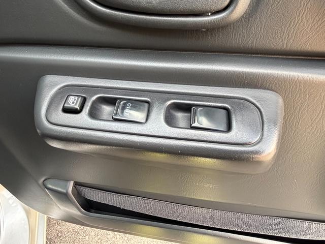 ジムニー ＸＧ　禁煙車　５速マニュアル　社外１６インチアルミ　社外マフラー　社外フロントグリル　ＣＤデッキ　キーレス　ＥＴＣ　マットガード　背面タイヤカバー　ハロゲンヘッドライト　フォグランプ　マニュアルエアコン（48枚目）