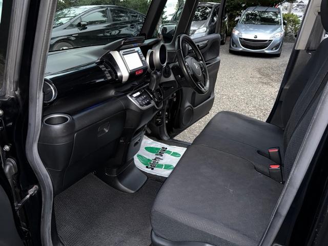 Ｎ－ＢＯＸカスタム Ｇ　ＳＳパッケージ　ＳＤナビ　ワンセグテレビ　バックカメラ　両側パワースライドドア　スマートキー　ＨＩＤヘッドライト　純正アルミ　ウィンカーミラー　電動格納ミラー　オートライト　ＵＳＢ接続可能（28枚目）