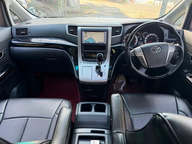 ヴェルファイア ２．４Ｚ　ＨＤＤナビ　バックカメラ　両側パワースライドドア　スマートキー　ＨＩＤヘッドライト　純正アルミ　ローダウン　革調シートカバー　クリアランスソナー　Ｗエアコン　電動格納ミラー　スペアキーあり　車検整備付（2枚目）