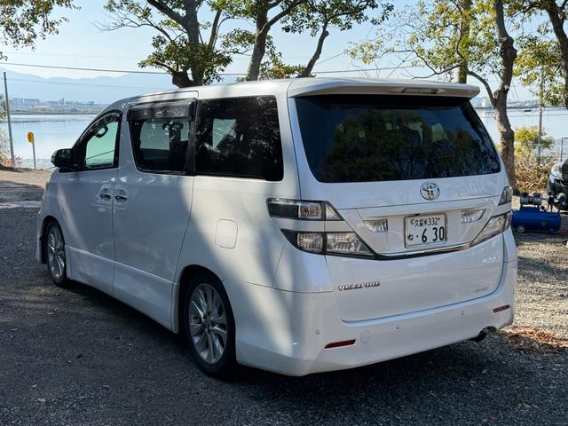 ヴェルファイア ２．４Ｚ　ＨＤＤナビ　バックカメラ　両側パワースライドドア　スマートキー　ＨＩＤヘッドライト　純正アルミ　ローダウン　革調シートカバー　クリアランスソナー　Ｗエアコン　電動格納ミラー　スペアキーあり　車検整備付（15枚目）