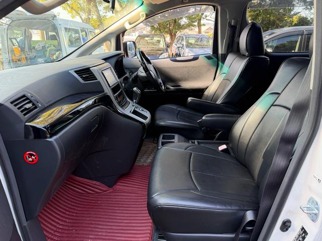 ヴェルファイア ２．４Ｚ　ＨＤＤナビ　バックカメラ　両側パワースライドドア　スマートキー　ＨＩＤヘッドライト　純正アルミ　ローダウン　革調シートカバー　クリアランスソナー　Ｗエアコン　電動格納ミラー　スペアキーあり　車検整備付（30枚目）