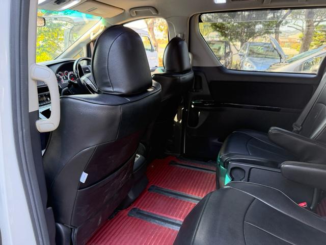 ヴェルファイア ２．４Ｚ　ＨＤＤナビ　バックカメラ　両側パワースライドドア　スマートキー　ＨＩＤヘッドライト　純正アルミ　ローダウン　革調シートカバー　クリアランスソナー　Ｗエアコン　電動格納ミラー　スペアキーあり　車検整備付（31枚目）