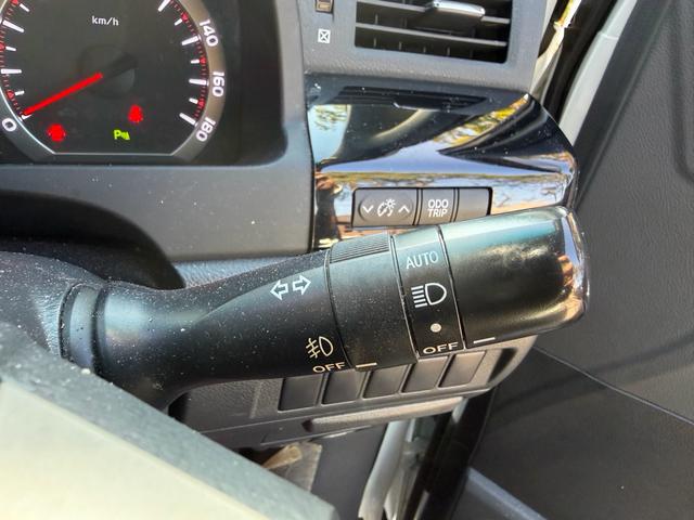 ヴェルファイア ２．４Ｚ　ＨＤＤナビ　バックカメラ　両側パワースライドドア　スマートキー　ＨＩＤヘッドライト　純正アルミ　ローダウン　革調シートカバー　クリアランスソナー　Ｗエアコン　電動格納ミラー　スペアキーあり　車検整備付（39枚目）