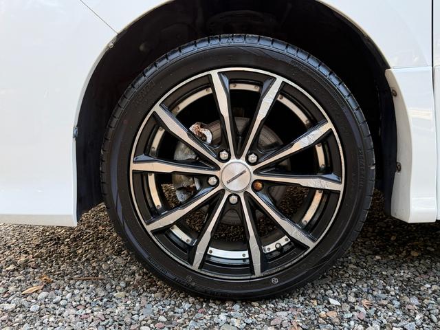 ノア Ｓｉ　ダブルバイビー　メモリーナビ　フルセグテレビ　フリップダウンモニター　両側パワースライドドア　バックカメラ　ＥＴＣ　前席シートヒーター　ＬＥＤヘッドライト　オートエアコン　社外アルミ　革調シートカバー　スマートキー（23枚目）