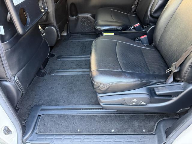 ノア Ｓｉ　ダブルバイビー　メモリーナビ　フルセグテレビ　フリップダウンモニター　両側パワースライドドア　バックカメラ　ＥＴＣ　前席シートヒーター　ＬＥＤヘッドライト　オートエアコン　社外アルミ　革調シートカバー　スマートキー（39枚目）