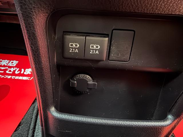 ノア Ｓｉ　ダブルバイビー　メモリーナビ　フルセグテレビ　フリップダウンモニター　両側パワースライドドア　バックカメラ　ＥＴＣ　前席シートヒーター　ＬＥＤヘッドライト　オートエアコン　社外アルミ　革調シートカバー　スマートキー（49枚目）