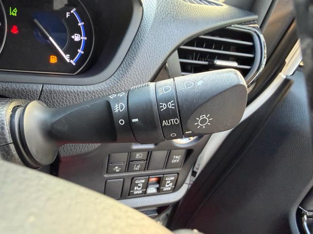 ノア Ｓｉ　ダブルバイビー　メモリーナビ　フルセグテレビ　フリップダウンモニター　両側パワースライドドア　バックカメラ　ＥＴＣ　前席シートヒーター　ＬＥＤヘッドライト　オートエアコン　社外アルミ　革調シートカバー　スマートキー（52枚目）