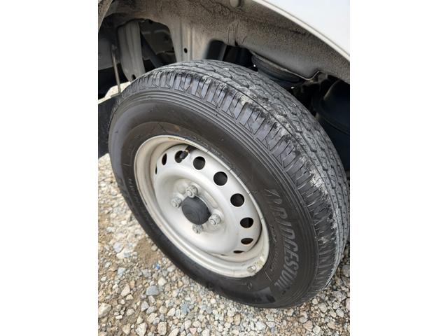 ハイゼットカーゴ DX SAIII 車検付き スマートアシスト 衝突回避支援ブレーキ 誤発進抑制制御 車線逸脱警報機能 オートハイビーム LEDヘッドライト 脱着可能荷室ビニールカーテン ドアバイザー アイドリングストップ PW(10枚目)