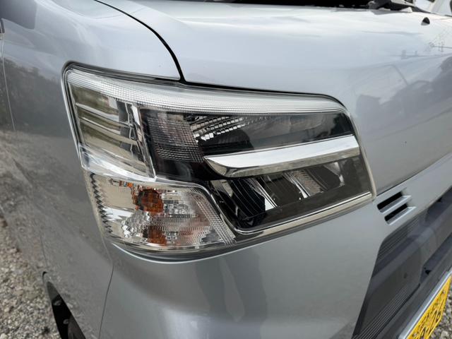 ハイゼットカーゴ DX SAIII 車検付き スマートアシスト 衝突回避支援ブレーキ 誤発進抑制制御 車線逸脱警報機能 オートハイビーム LEDヘッドライト 脱着可能荷室ビニールカーテン ドアバイザー アイドリングストップ PW(11枚目)