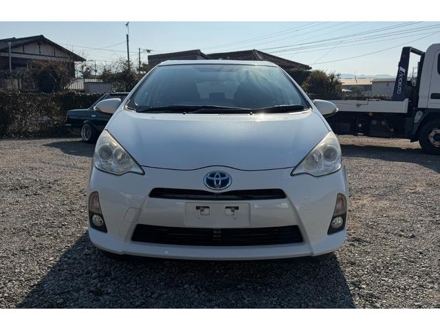 アクア Ｓ　タイヤ４本新品　車検２年付　ナビ　ＴＶ　バックモニター　Ｂｌｕｅｔｏｏｔｈ　ＥＴＣ　シートカバー　プッシュスタート　スマートキー２本　木目調パネル　電動格納ミラー　ドアバイザー　フロアマット（2枚目）