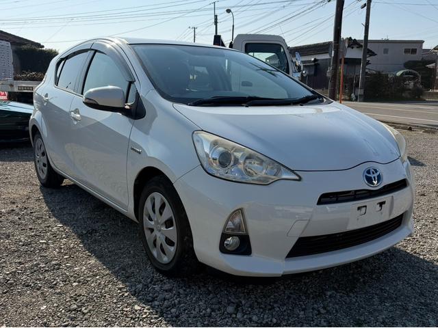 アクア Ｓ　タイヤ４本新品　車検２年付　ナビ　ＴＶ　バックモニター　Ｂｌｕｅｔｏｏｔｈ　ＥＴＣ　シートカバー　プッシュスタート　スマートキー２本　木目調パネル　電動格納ミラー　ドアバイザー　フロアマット（3枚目）