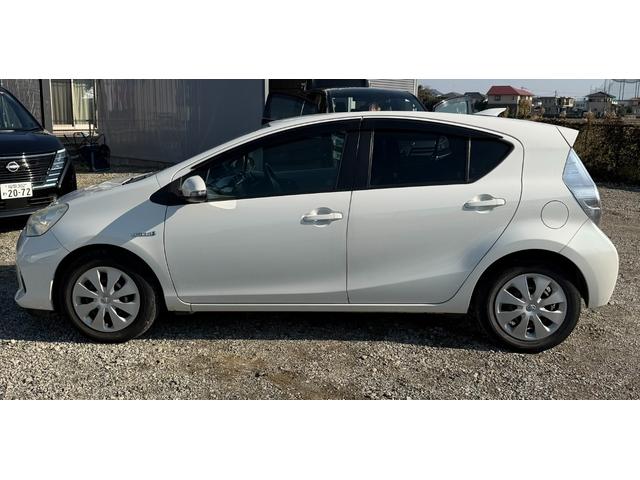 アクア Ｓ　タイヤ４本新品　車検２年付　ナビ　ＴＶ　バックモニター　Ｂｌｕｅｔｏｏｔｈ　ＥＴＣ　シートカバー　プッシュスタート　スマートキー２本　木目調パネル　電動格納ミラー　ドアバイザー　フロアマット（7枚目）